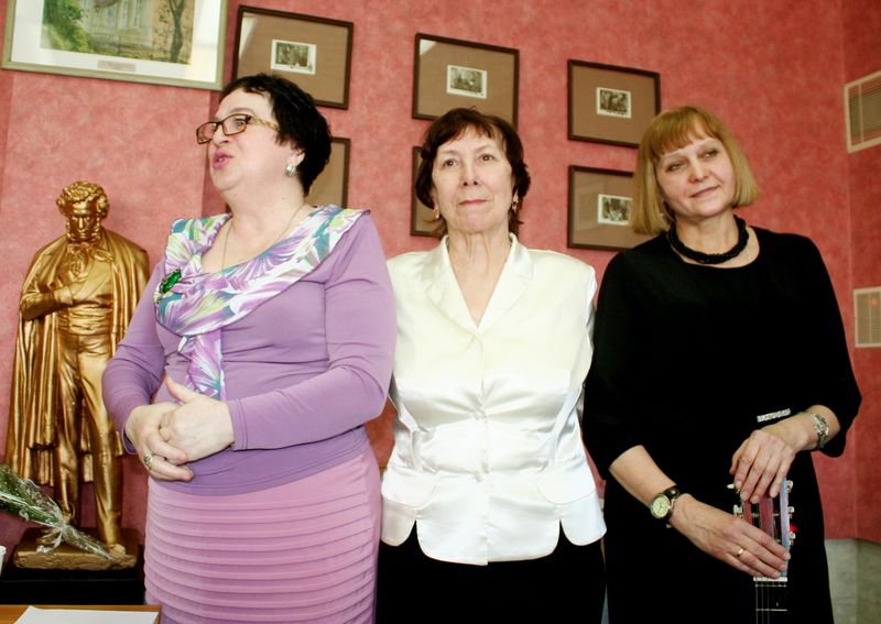 Омские поэтессы (слева направо): Светлана Казакова, Валентина Останина и Ирина Резник