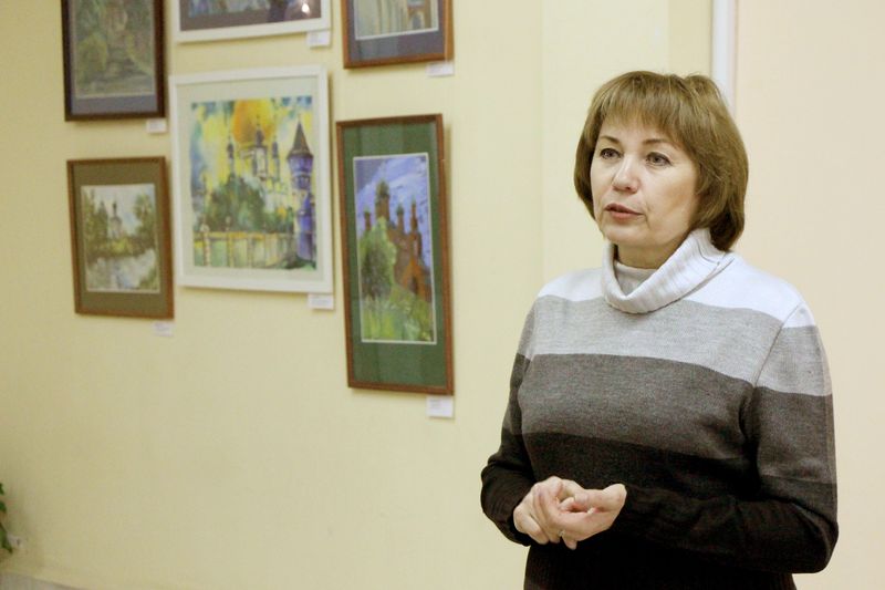 Организатор экспозиции Фаина Ивановна Клецова