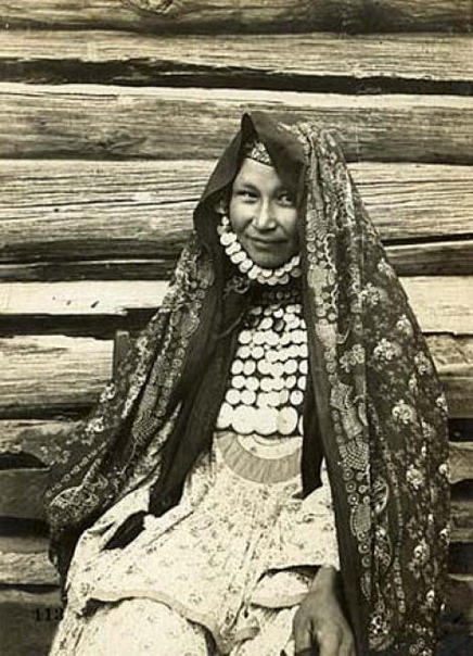 Башкирская женщина в национальном костюме / Источник фото: ethnomuseum.ru