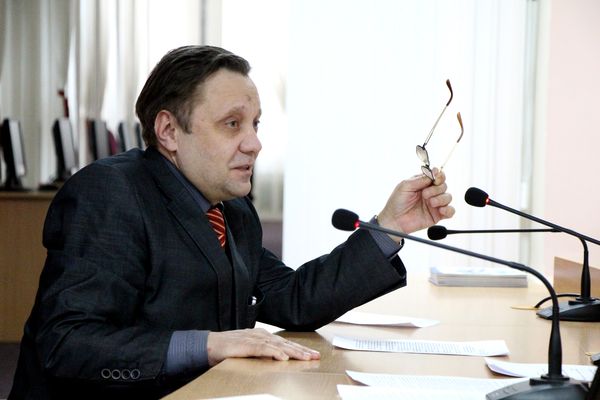 Директор библиотеки А. В. Ремизов