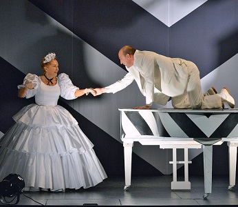 Сцена из спектакля. Фото с сайта Омского государственного академического театра драмы