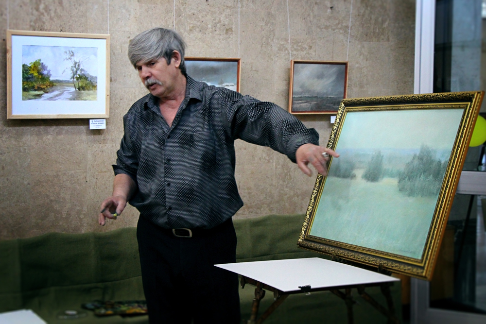 Преподаватель мастер-класса — художник Василий Сибиряков