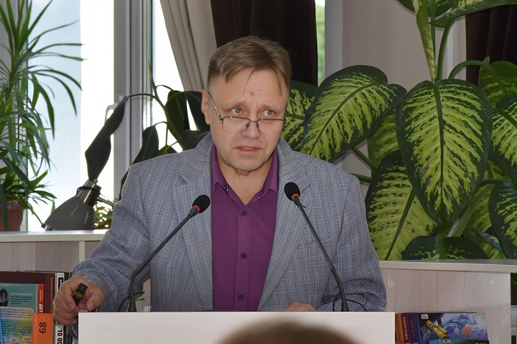 Выступление директора Омской государственной областной научной библиотеки имени А. С. Пушкина А. В. Ремизова / Фото: Министерство культуры Республики Алтай Выступление директора Омской государственной областной научной библиотеки имени А. С. Пушкина А. В. Ремизова / Фото: Министерство культуры Республики Алтай